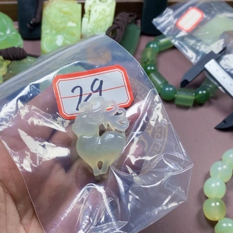 未镶嵌蛇纹石玉颈饰