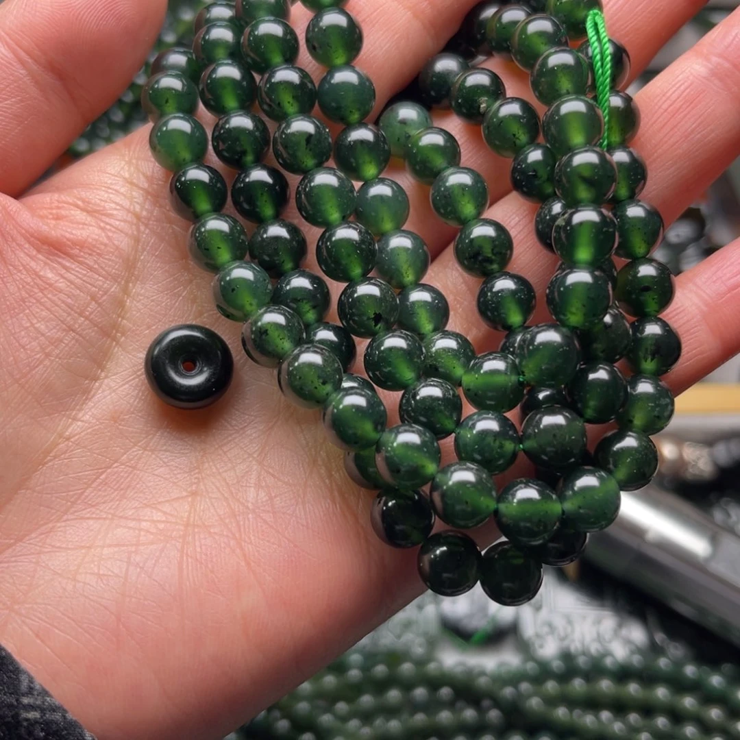 皆***缘蛇纹石玉未镶嵌颈饰