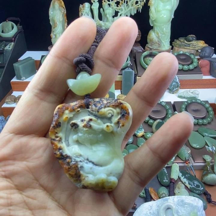 岫岩河磨玉（透闪石质玉）未镶嵌颈饰
