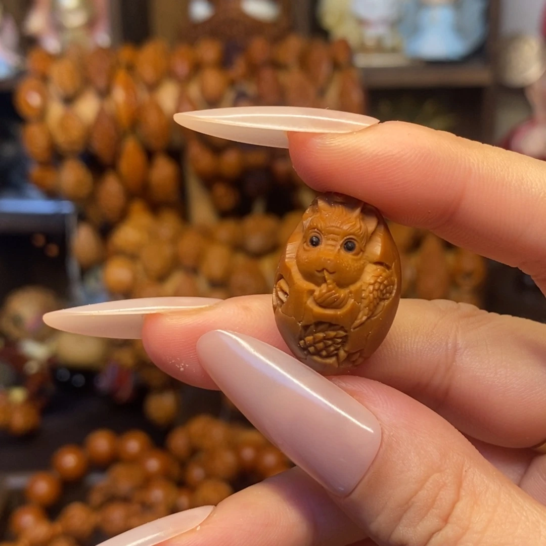 橄榄核吊坠龙宝宝