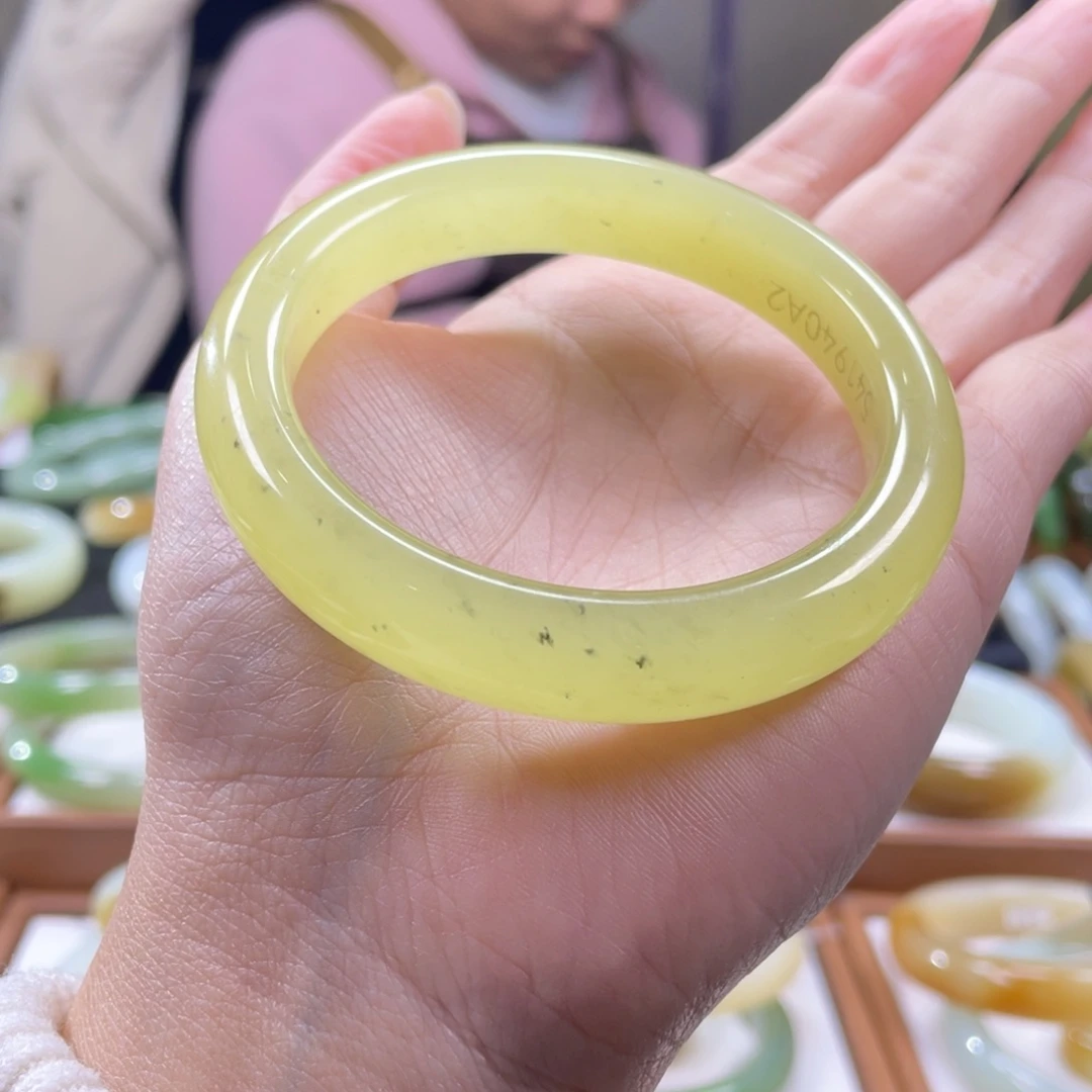 和田玉未镶嵌手镯54圈