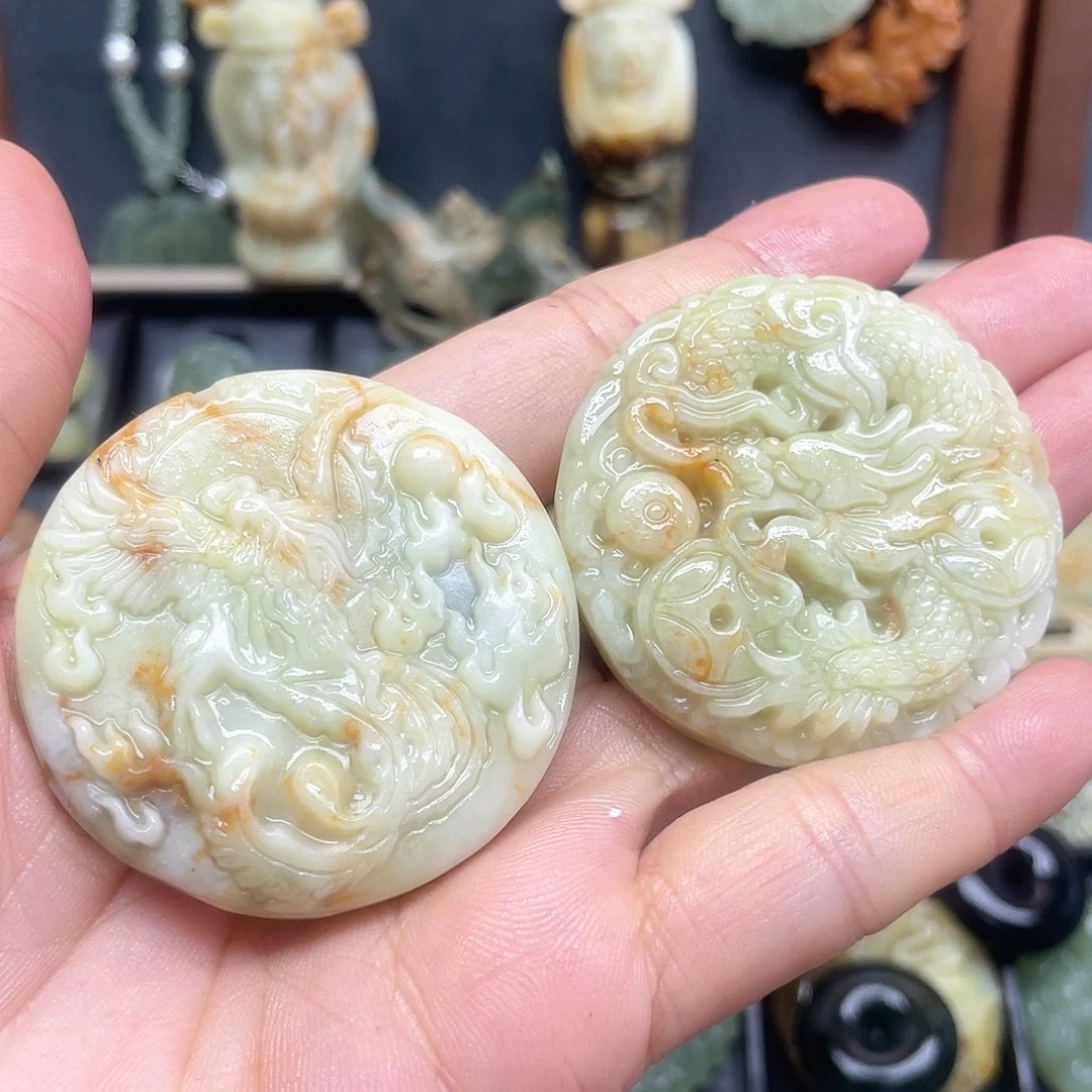 晓***悦未镶嵌蛇纹石玉颈饰