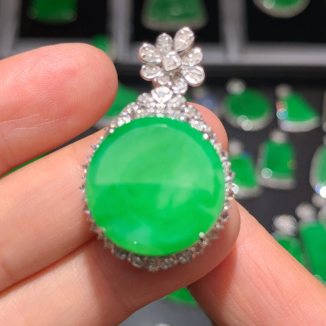 翡翠颈饰18K金镶嵌翡翠