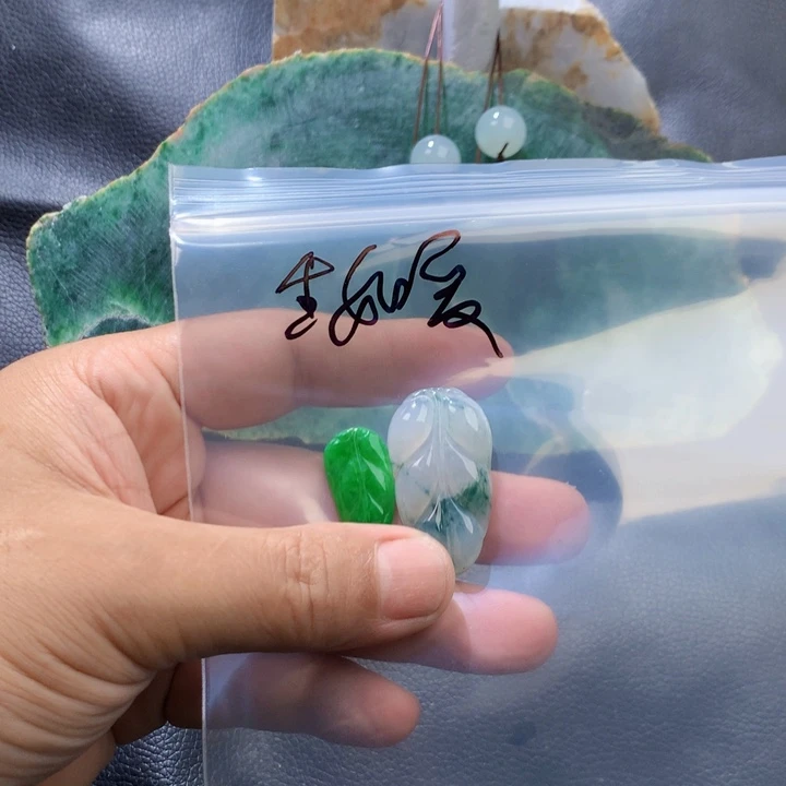 翡翠未镶嵌颈饰生**?缅甸天然翡翠吊坠挂件片料牌子