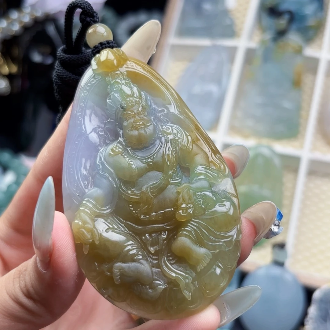 俞***号翡翠未镶嵌颈饰黄财神