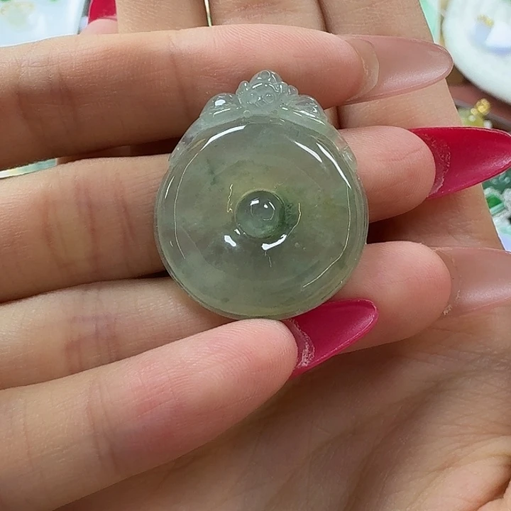 翡翠未镶嵌颈饰福贝
