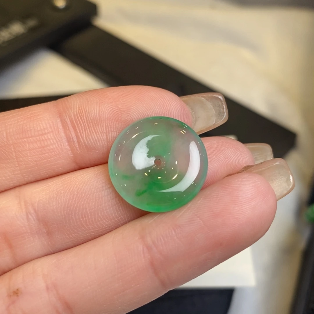 翡翠颈饰未镶嵌平安扣（18.3-3.3）