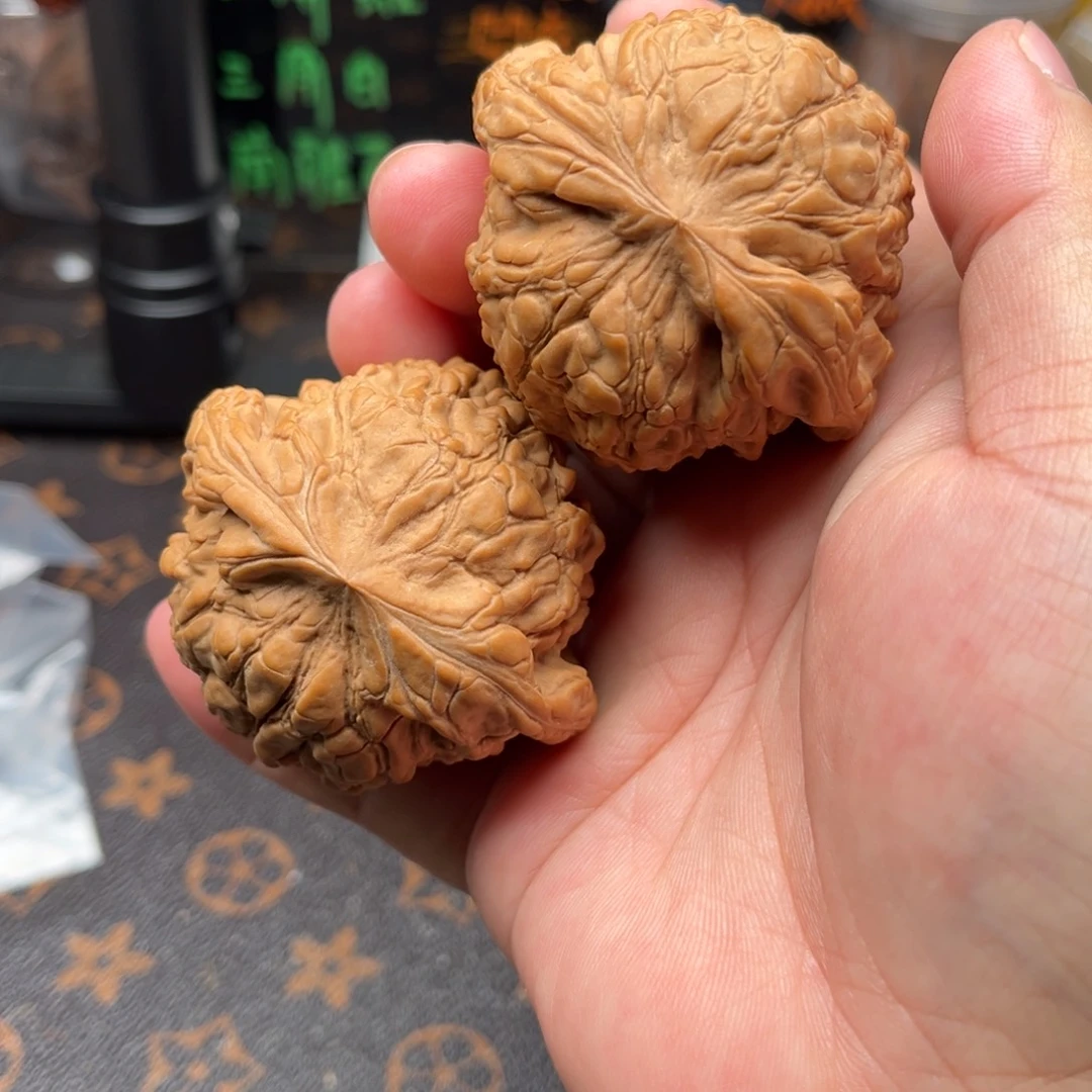 文玩核桃吊坠龙鼎