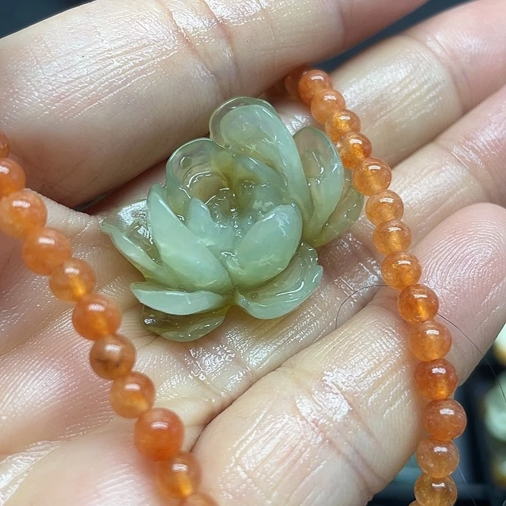 未镶嵌蛇纹石玉颈饰云**曜