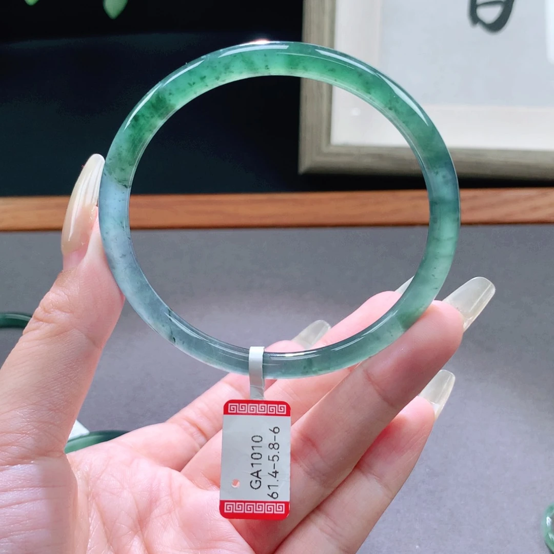 翡翠手镯未镶嵌天然翡翠手镯