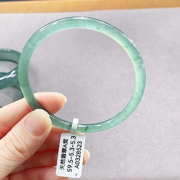 翡翠未镶嵌手镯（圆镯）