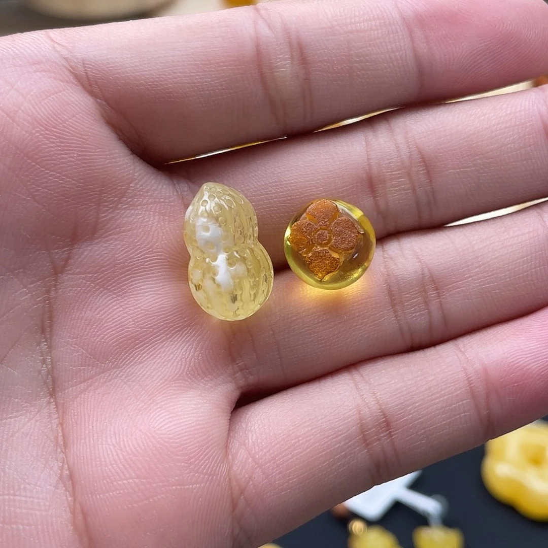 未镶嵌琥珀珠宝奇石
