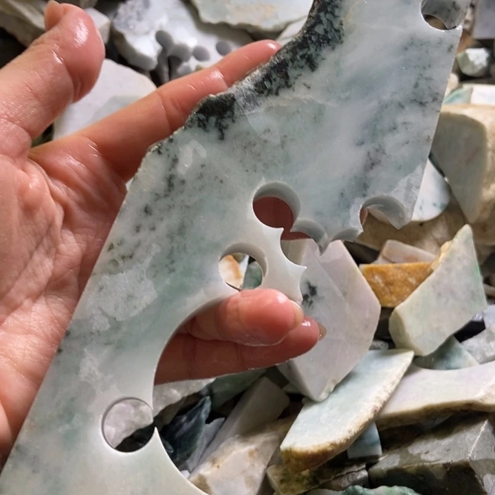 翡翠颈饰未镶嵌天然翡翠