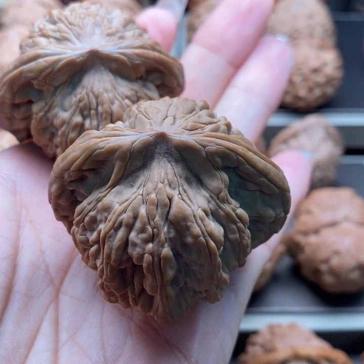 虹***°吊坠文玩核桃虎头