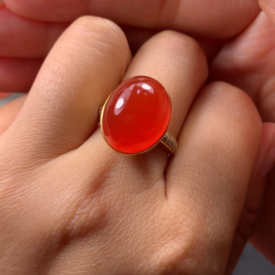 18K金镶嵌戒指南红玛瑙