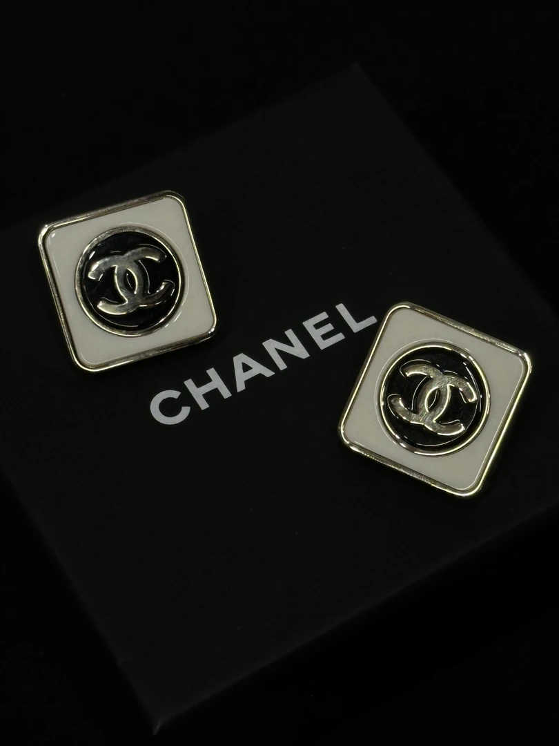 95新 Chanel/香奈儿 23C黑白珐琅方块耳钉/JJ5061102