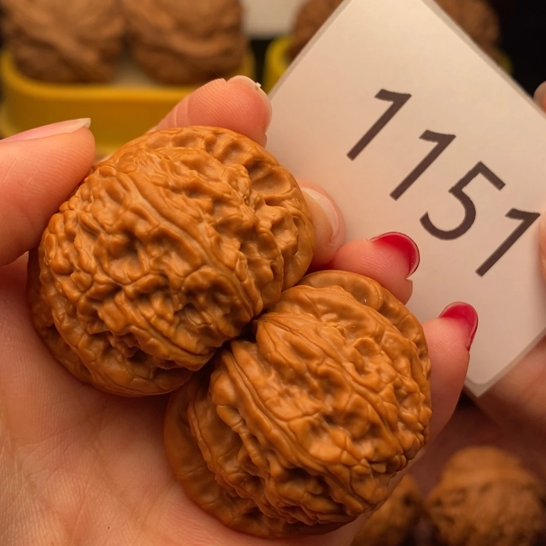 桃核把件白狮子40……