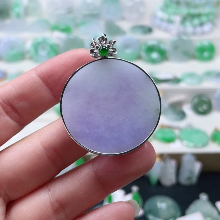 颈饰18K金镶嵌翡翠圆牌