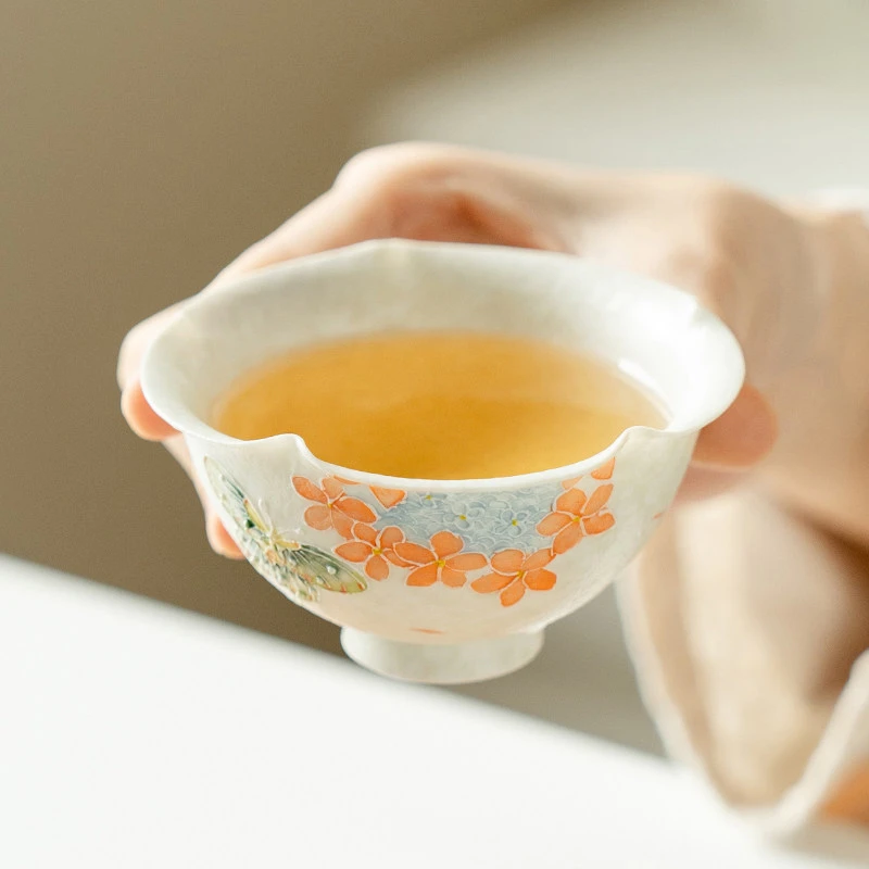 （阿萌茶事）岩矿白堆雕纯手绘蝶戏绣球-颜予杯