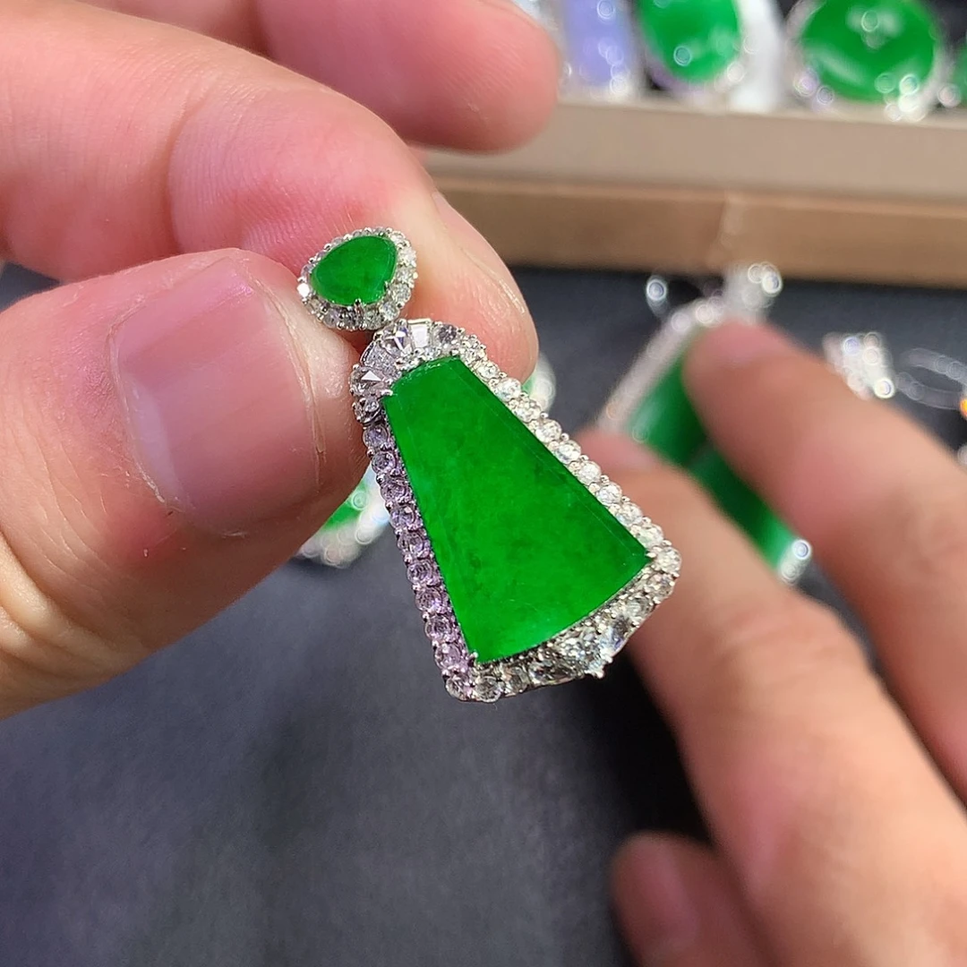 翡翠吊坠(赠链)18K金镶嵌