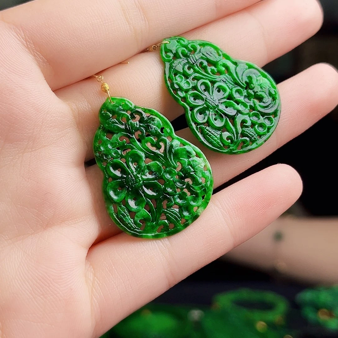 颈饰18K金镶嵌翡翠多样性