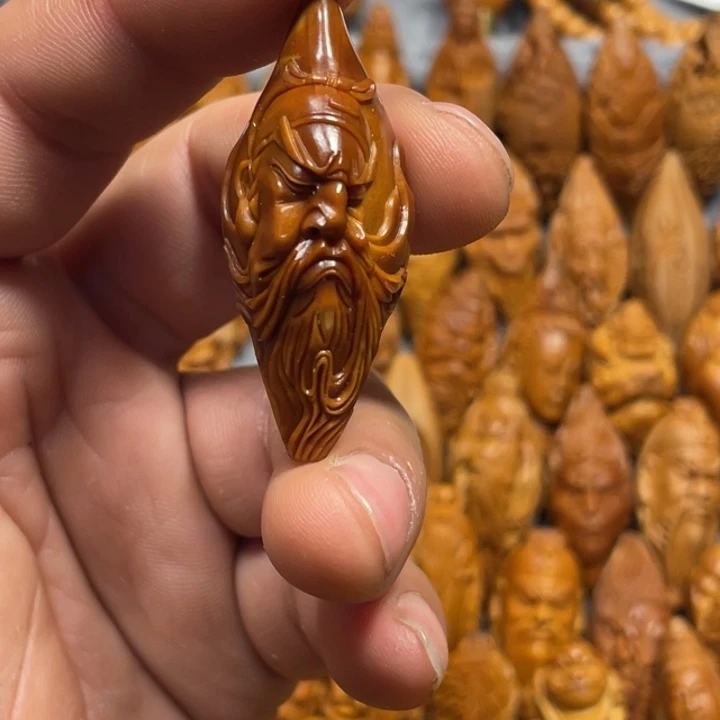 橄榄核吊坠浮雕关公596