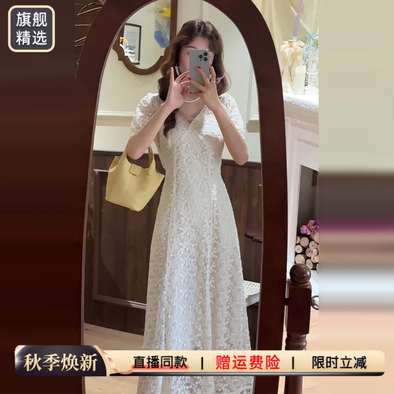 法式温柔风重工蕾丝勾花V领连衣裙女夏季新款高级感气质收腰长裙