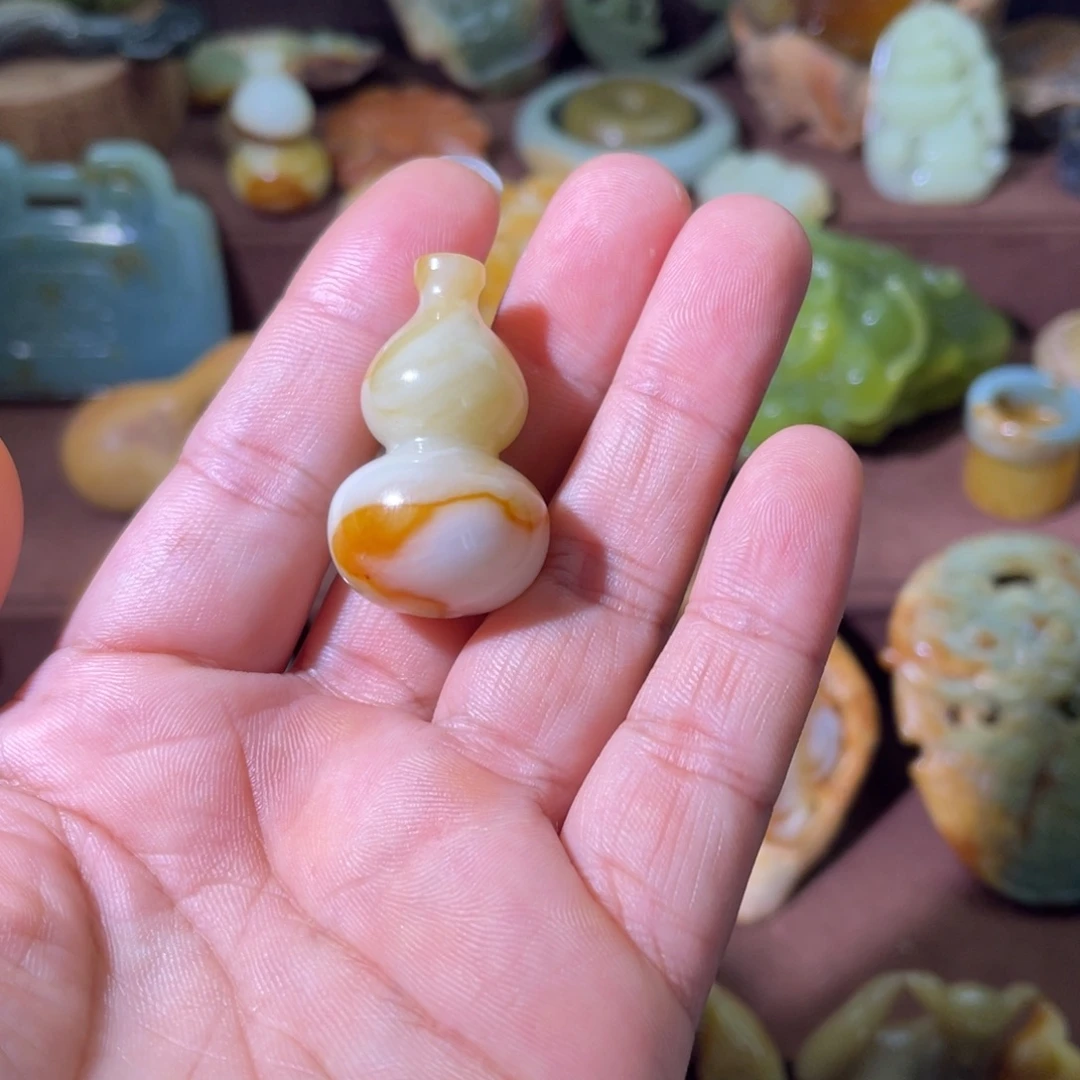 优***爽未镶嵌蛇纹石玉颈饰