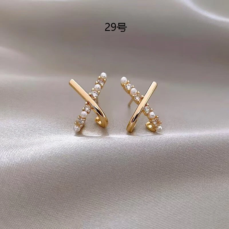 铜合金锆石耳饰 日韩耳钉轻职风素款轻奢风女浅金小巧镶钻金色