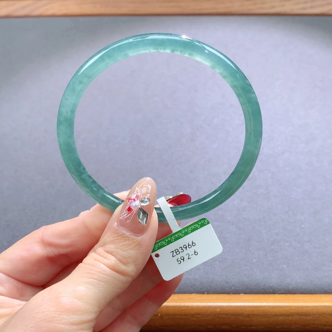 翡翠手镯未镶嵌天然翡翠手镯叮当镯