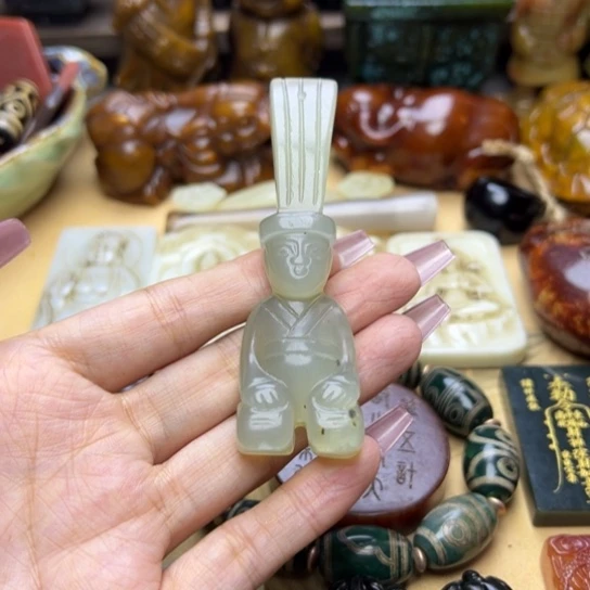 蛇纹石玉未镶嵌颈饰