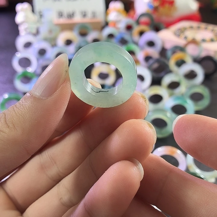 定制翡翠未镶嵌有裂戒指