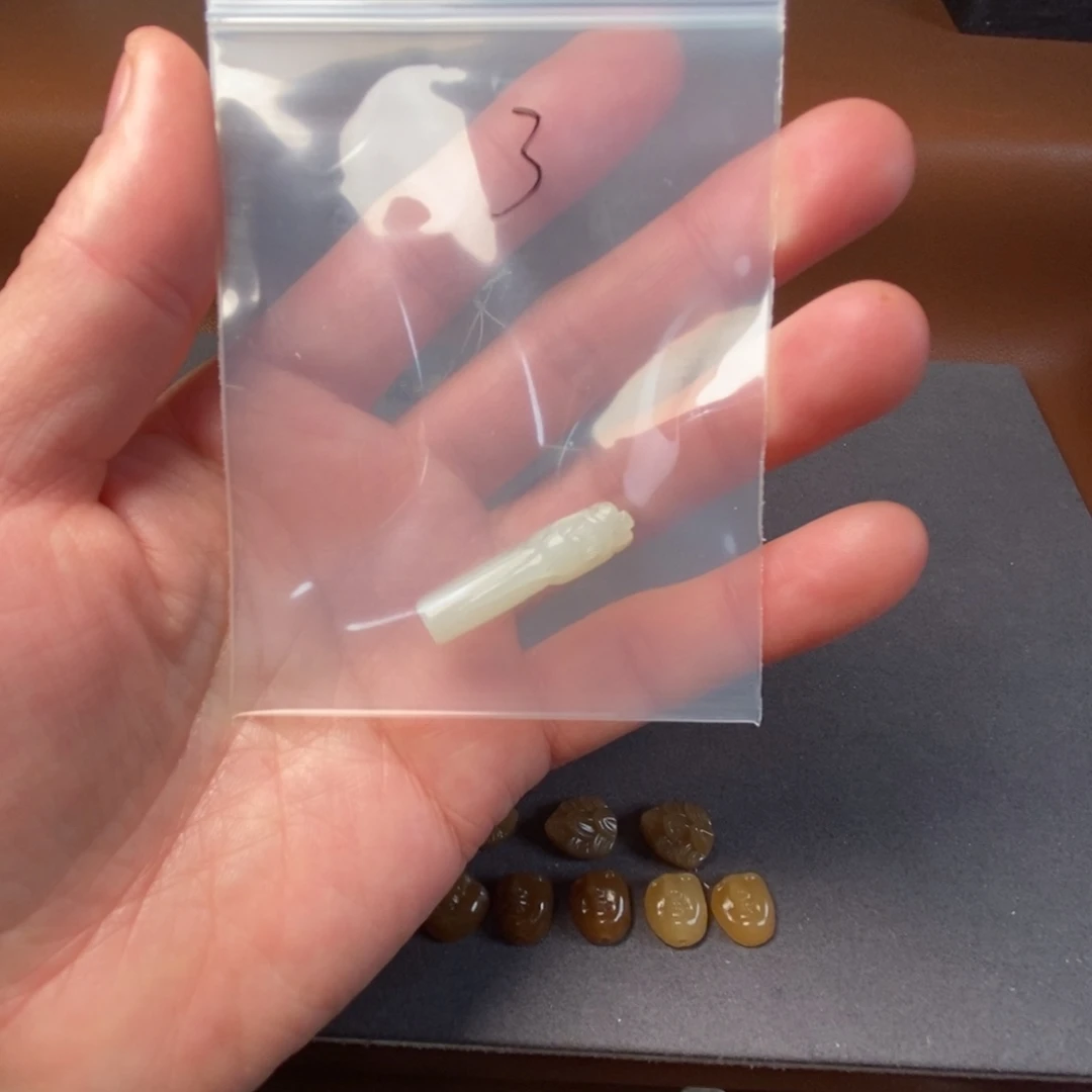 长***e和田玉未镶嵌挂件