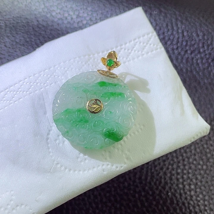 翡翠颈饰18K金镶嵌翡翠