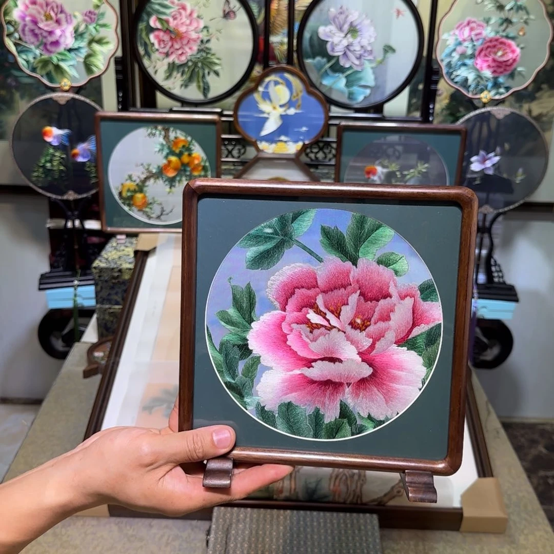 刺绣刺绣工艺精湛异色