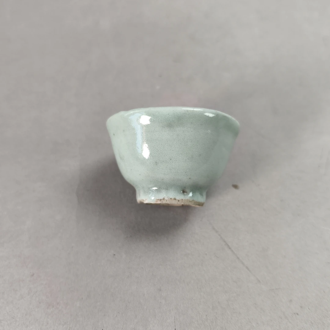 N003清道光豆青釉小杯 口径6.4cm