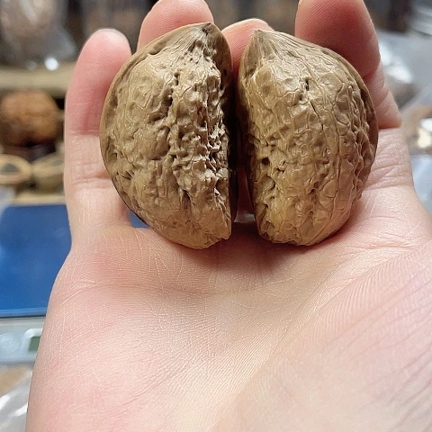 文玩核桃把件半壁带彩36