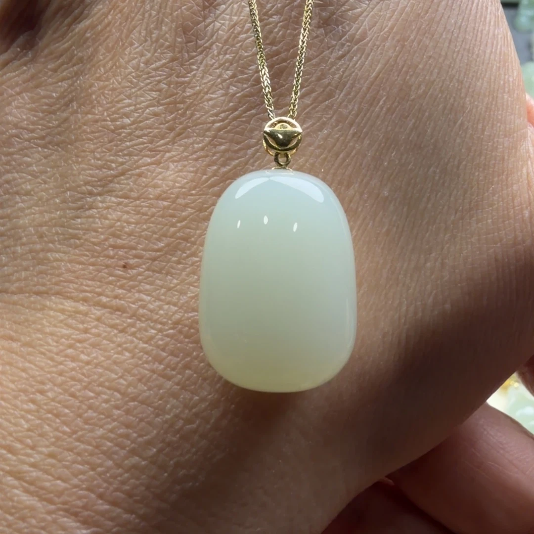 和田玉18K金镶嵌颈饰