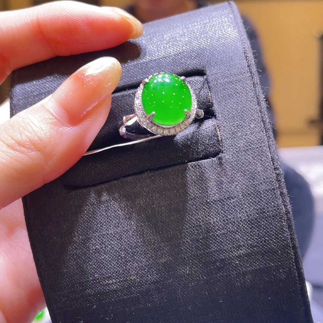 翡翠未镶嵌颈饰戒指