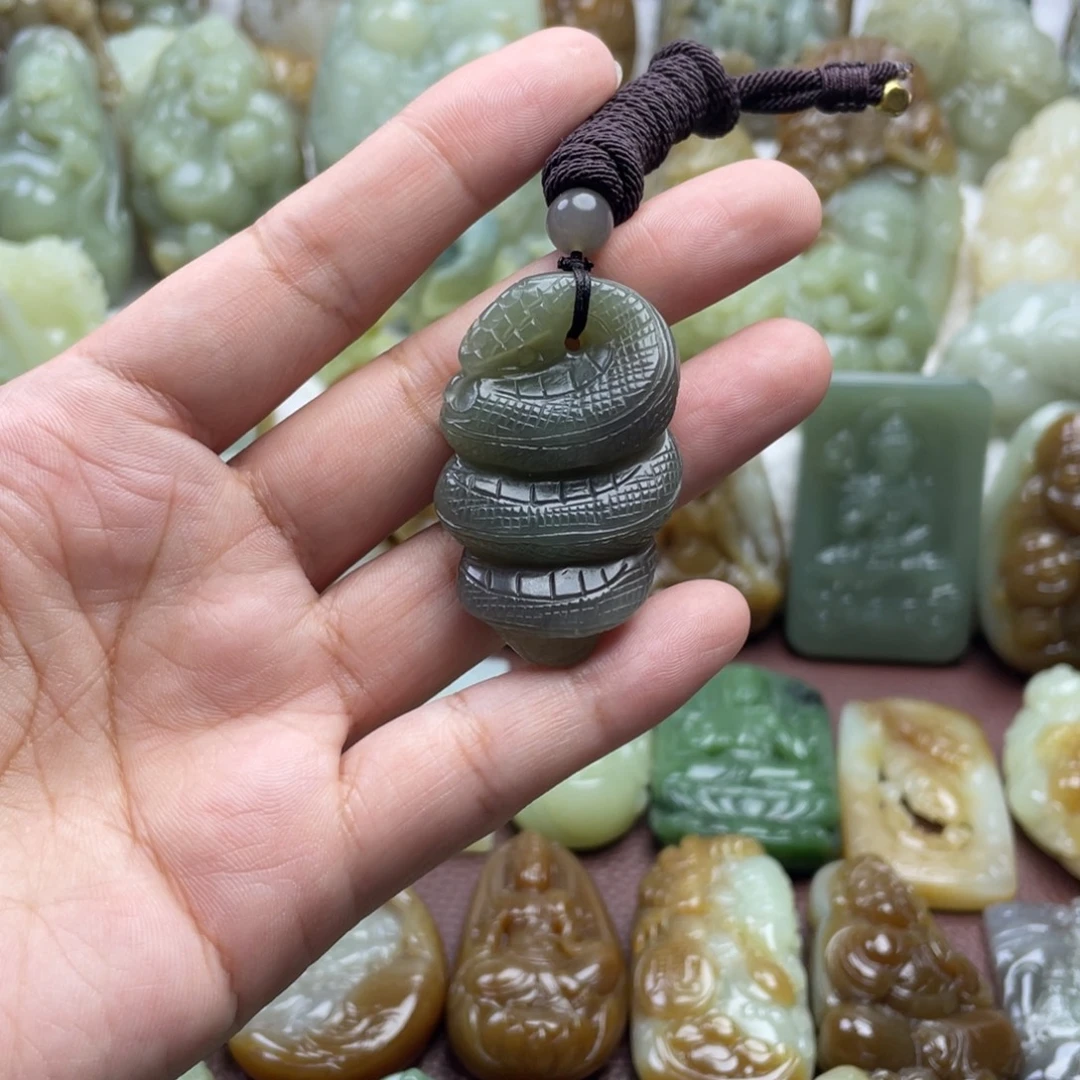 和田玉未镶嵌颈饰