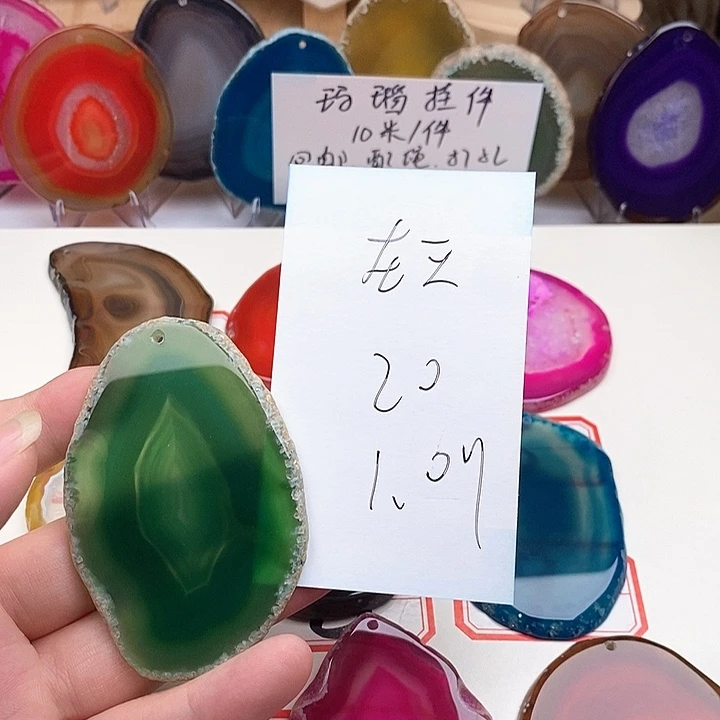 在***女合金颈饰玛瑙/玉髓