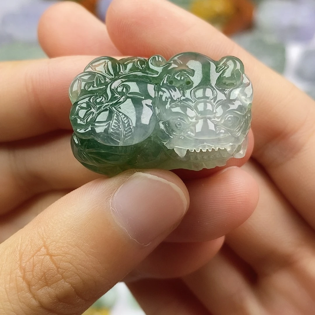 翡翠未镶嵌颈饰貔貅
