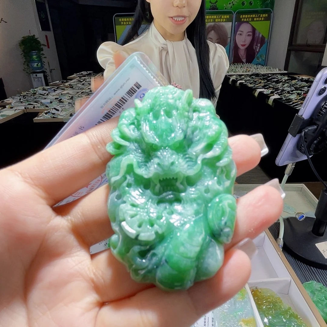 颈饰未镶嵌翡翠一个