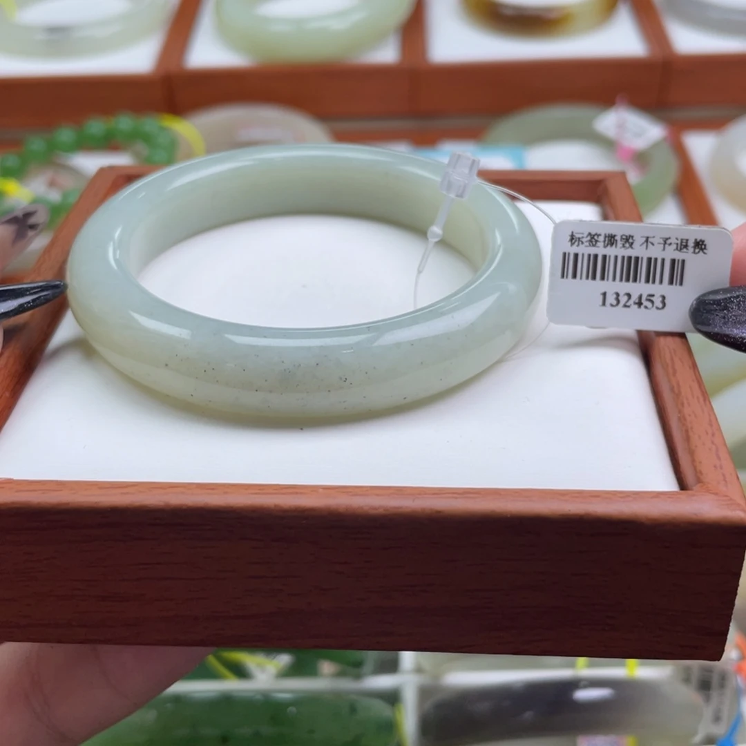 【闪购商品】未镶嵌手镯和田玉55.2
