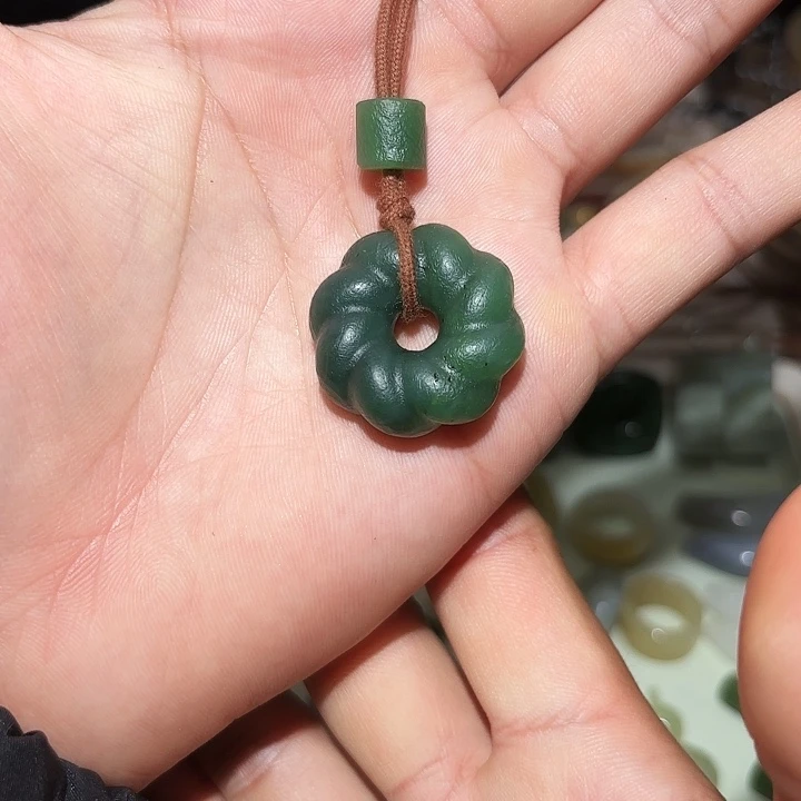 和田玉未镶嵌车挂