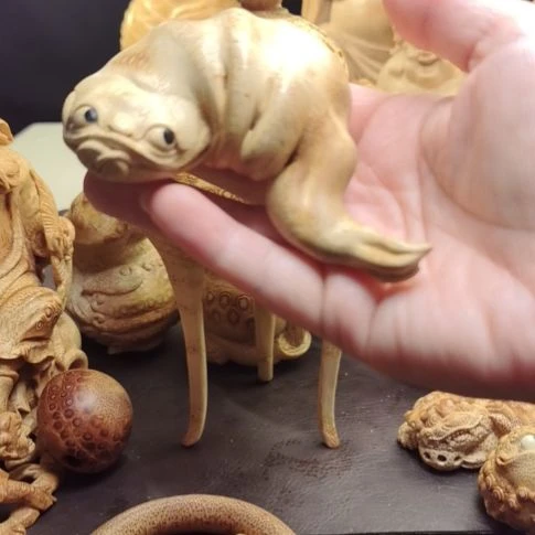 刘***少香榧木竹根的雕刻艺术