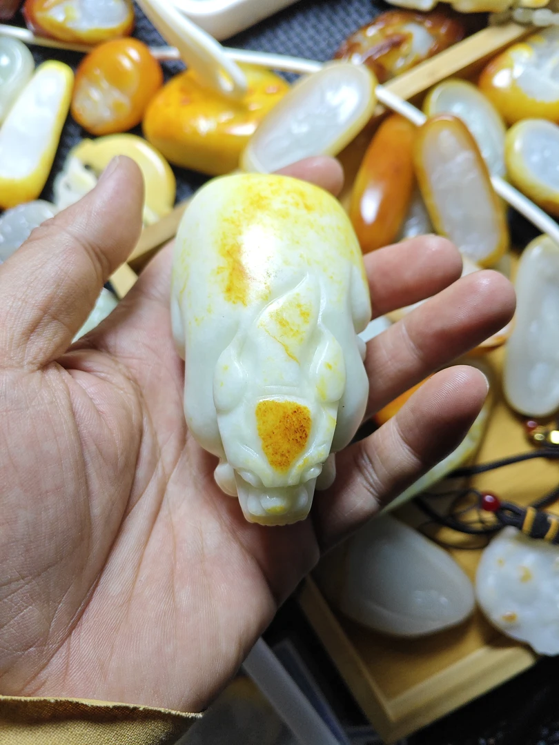 和田玉精品手把立体貔貅