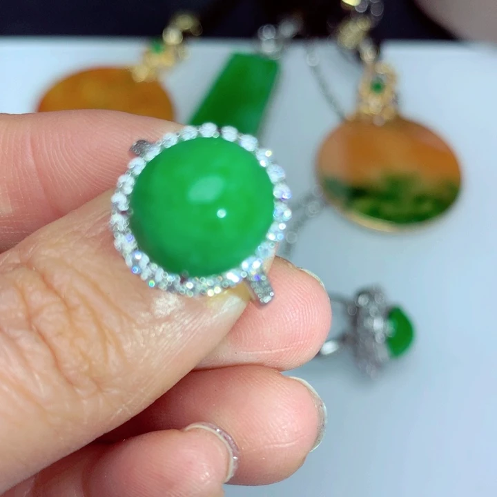 翡翠吊坠(不含链)未镶嵌