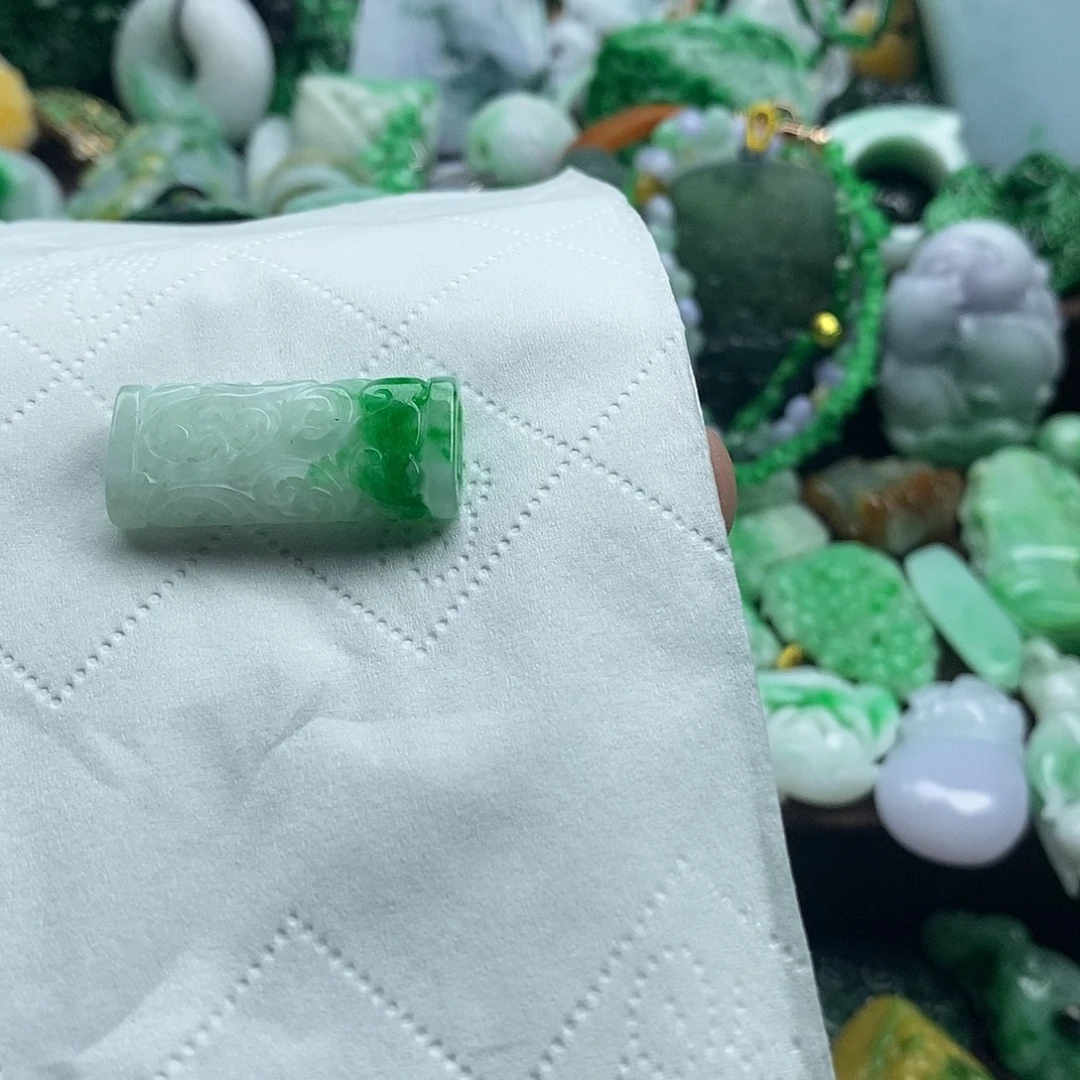 翡翠未镶嵌颈饰桶珠