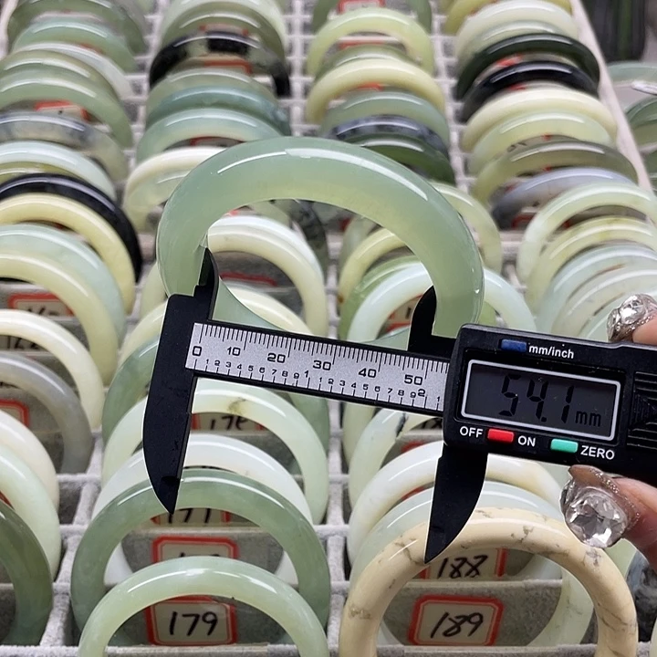 蛇纹石玉未镶嵌手镯170